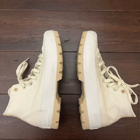 [Converse] Cream Leather High-Top Platform Sneakers - Picture 5 of 9